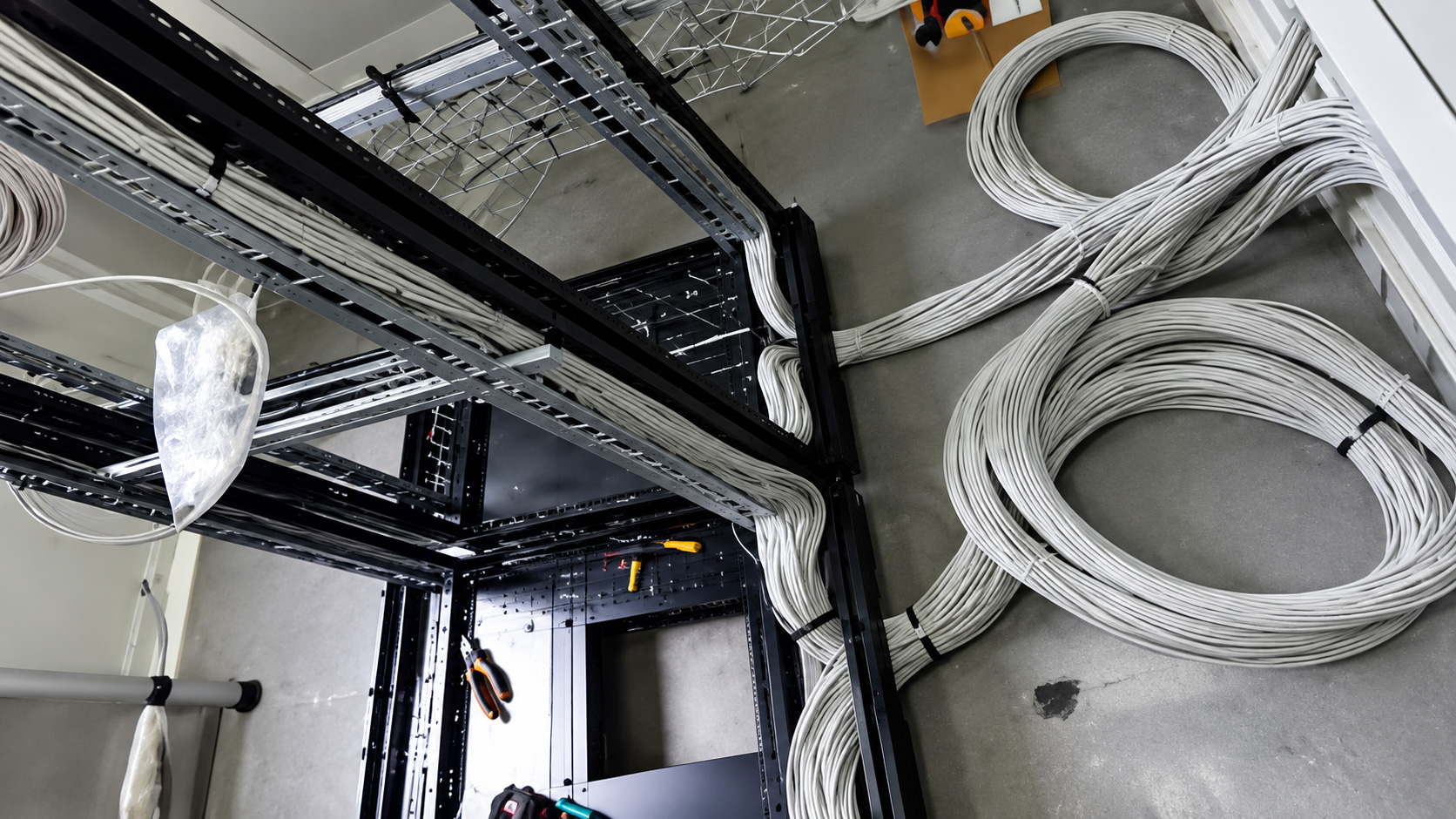 Structured network cabling in a server room